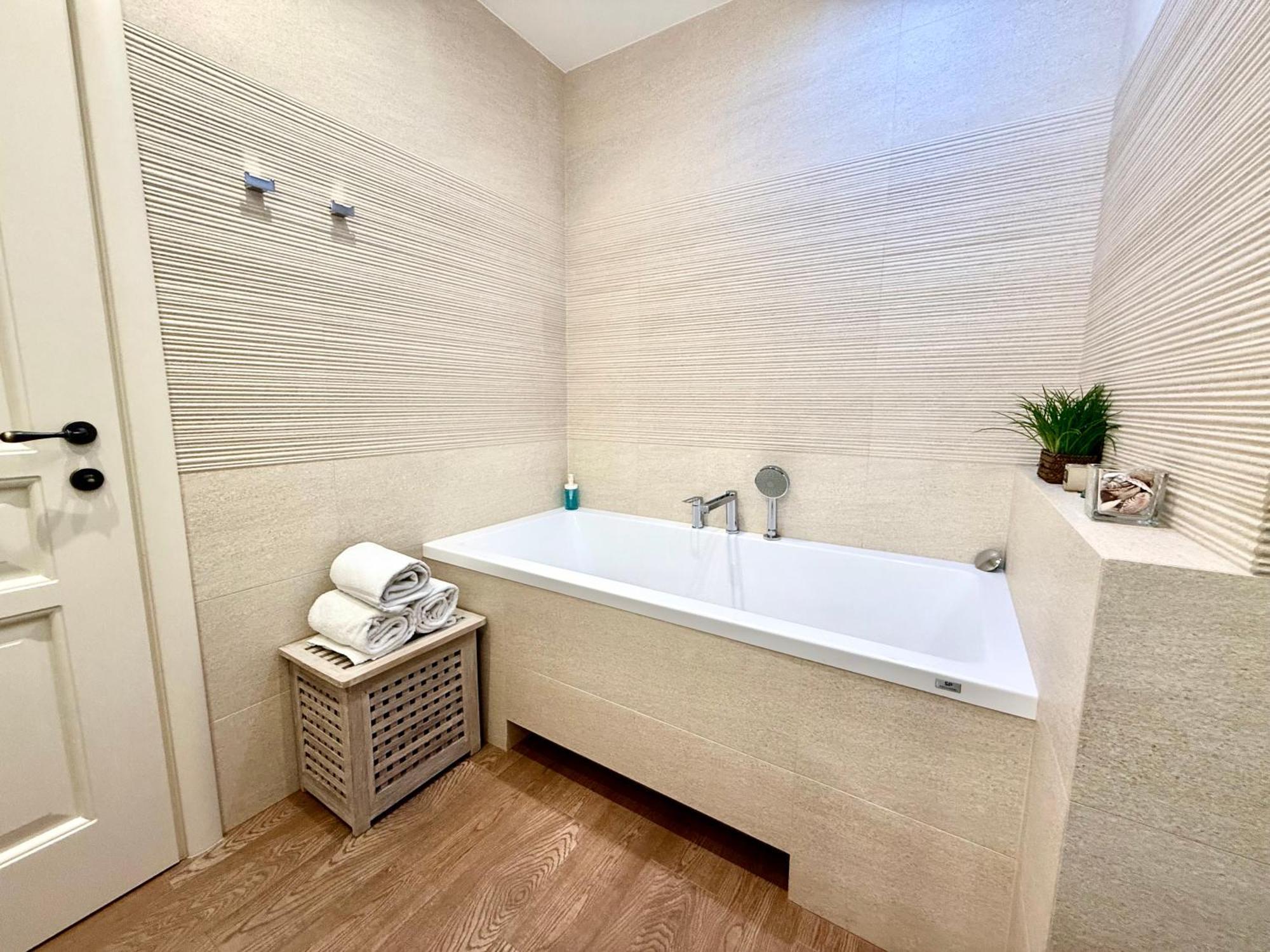Unique Charles Bridge 2Bdr Apartment. Prague Luaran gambar