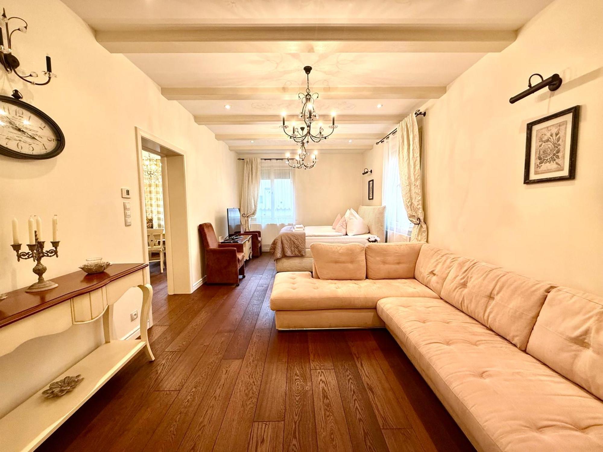 Unique Charles Bridge 2Bdr Apartment. Prague Luaran gambar