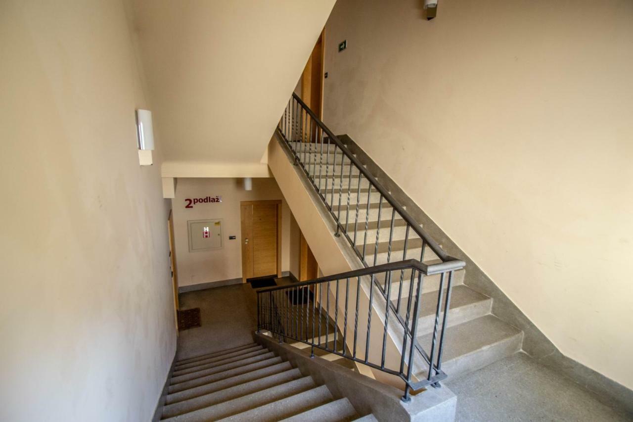 Unique Charles Bridge 2Bdr Apartment. Prague Luaran gambar