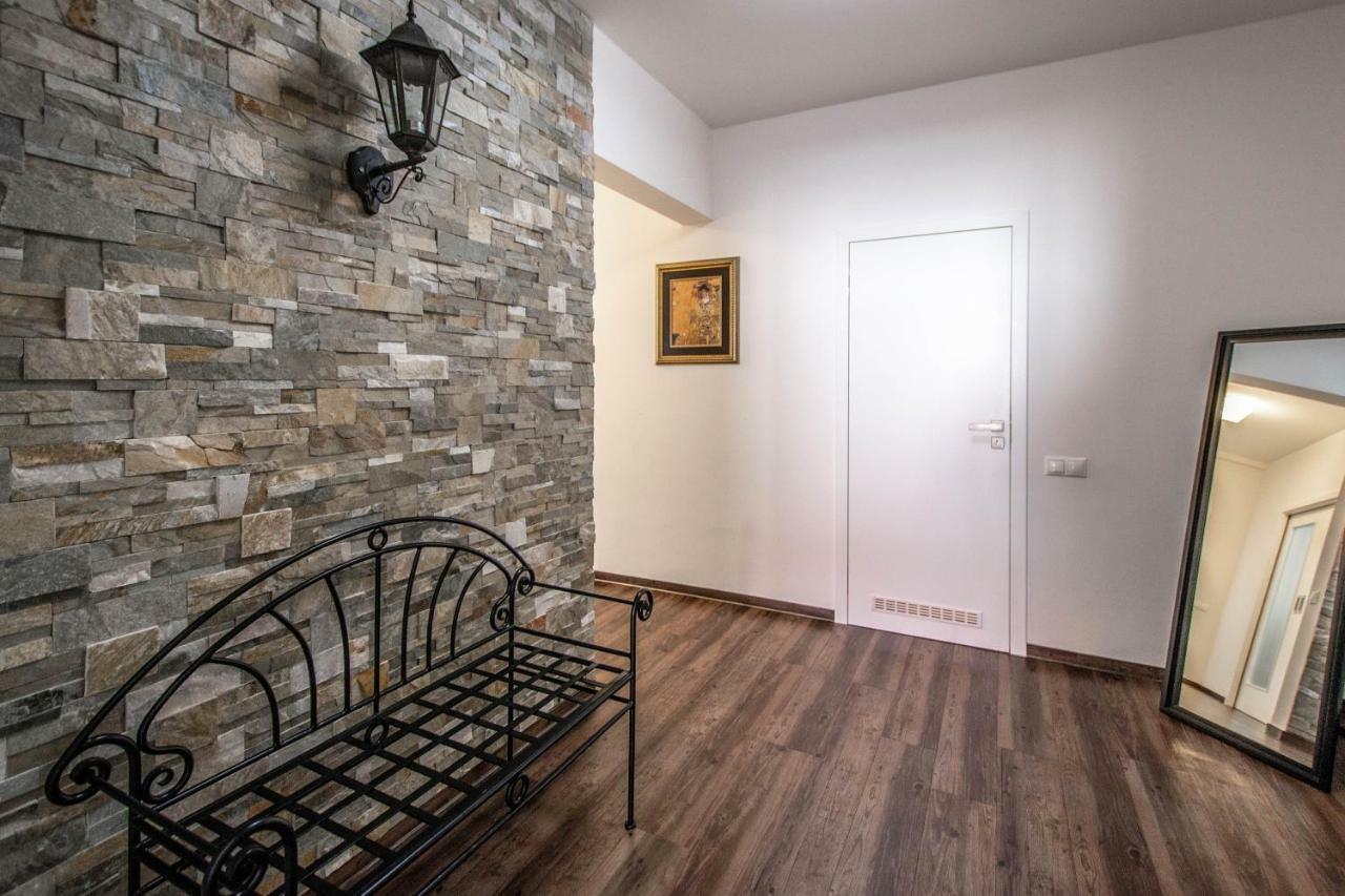 Unique Charles Bridge 2Bdr Apartment. Prague Luaran gambar